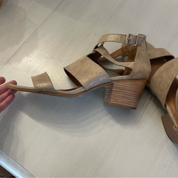 Sofft Aldina Euro Soft Women’s Metallic Champagne Block Heel Sandal Sz 11M GUC - Picture 8 of 10